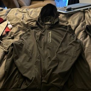 XL WINDBREAKER NEVER USED WITH HODDIE AND FRONT ZIPPER POCKET